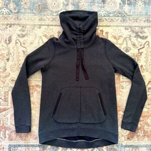 Lululemon long sleeve turtleneck shirt / size 6 / small / gray